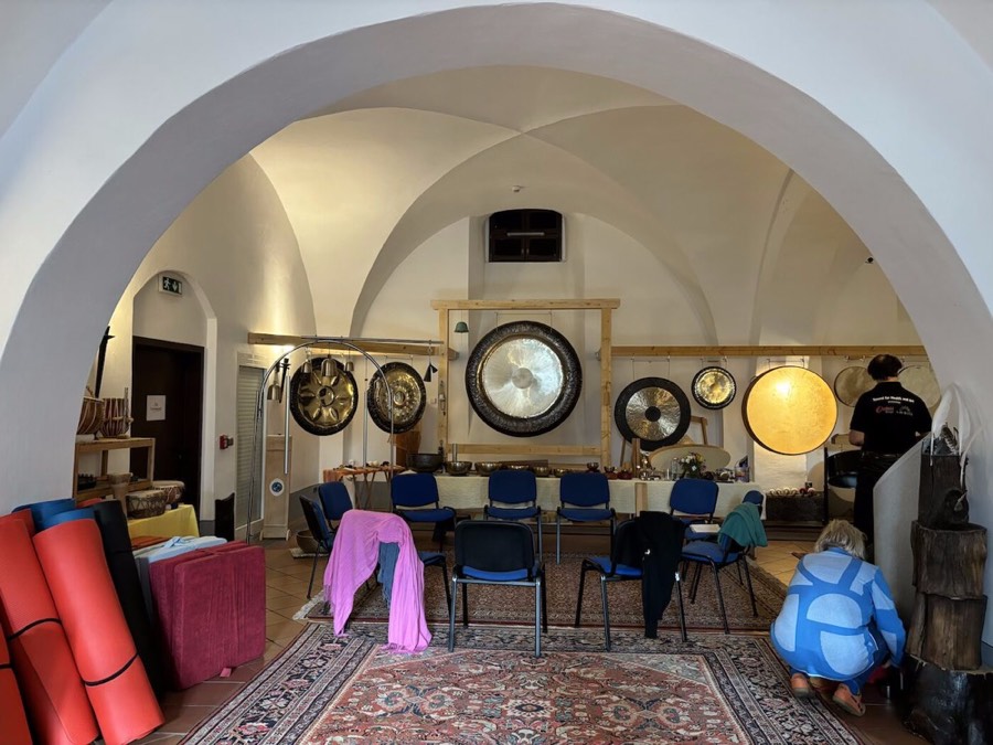 Gong-Welten im Klang-Gewölbe Schloss Delitzsch