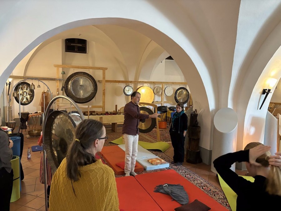 Gong-Welten im Klang-Gewölbe Schloss Delitzsch