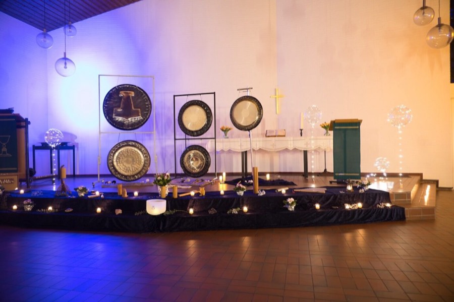 Gong-Konzert in der Kirche Büdelsdorf