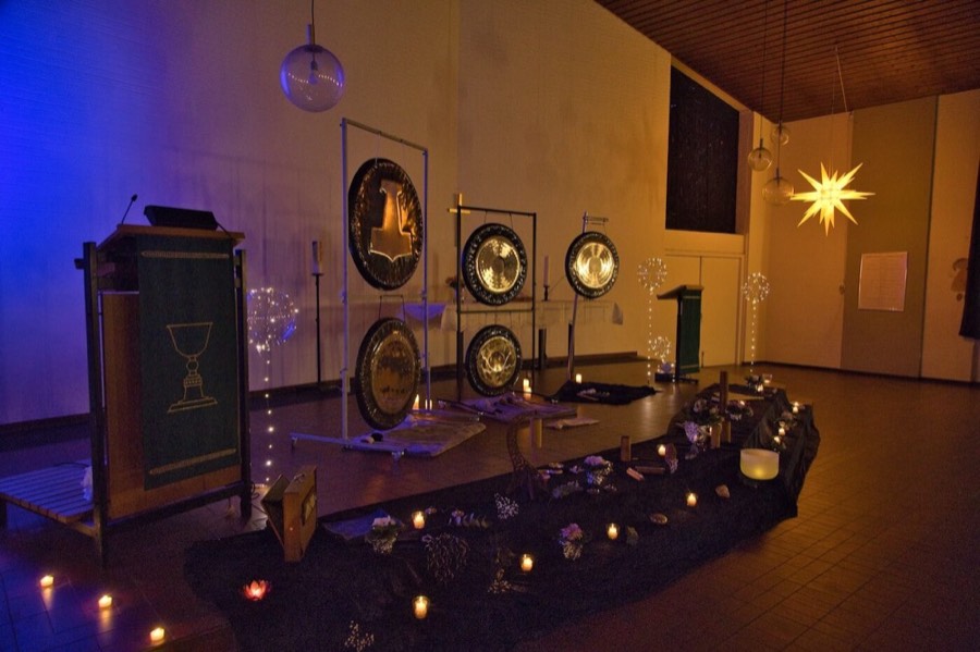 Gong-Konzert in der Kirche Büdelsdorf