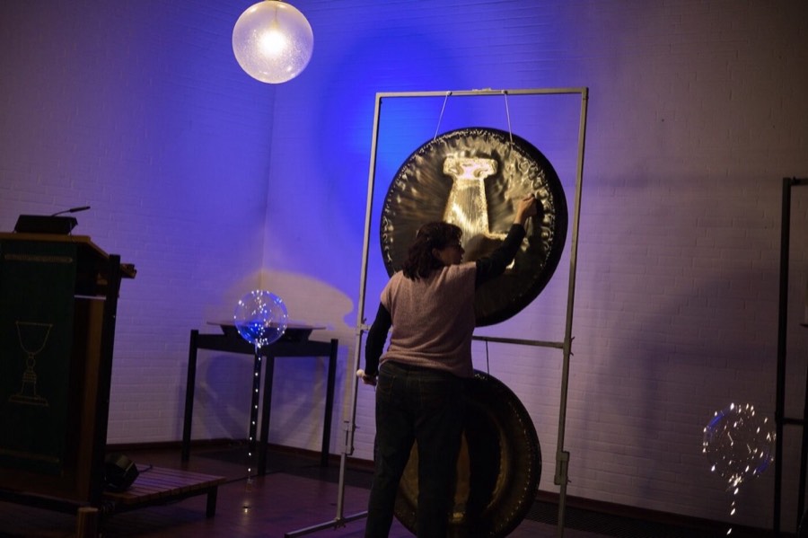 Gong-Konzert in der Kirche Büdelsdorf