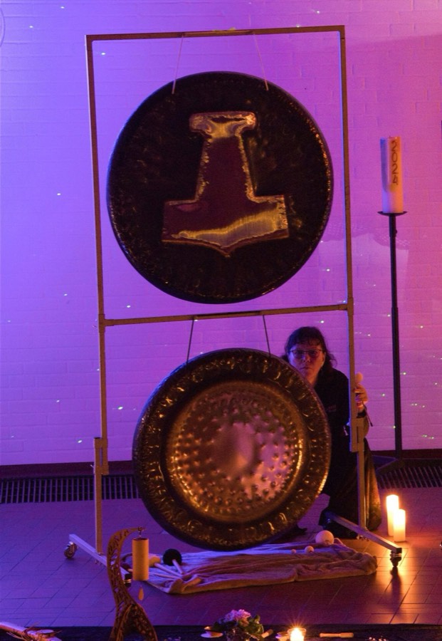 Gong-Konzert in der Kirche Büdelsdorf