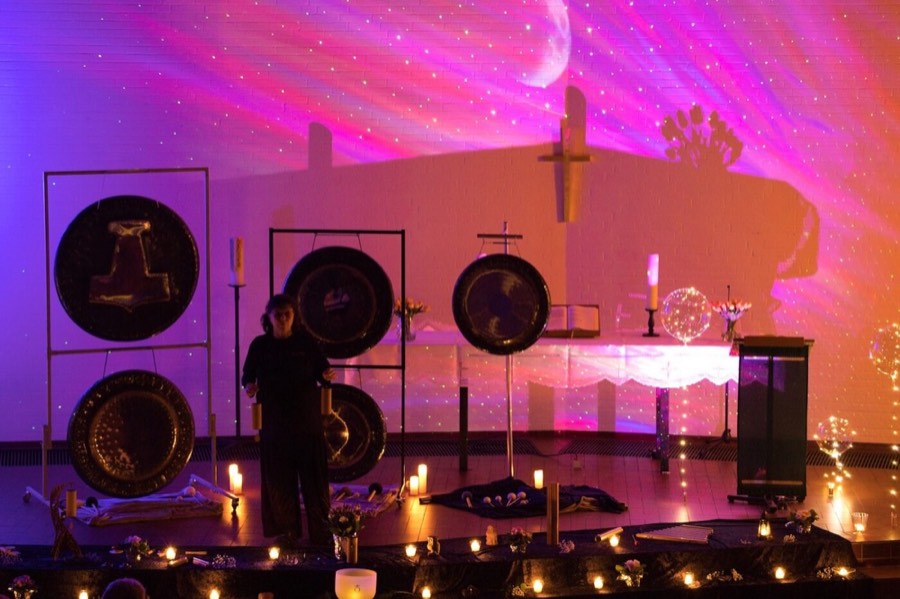 Gong-Konzert in der Kirche Büdelsdorf