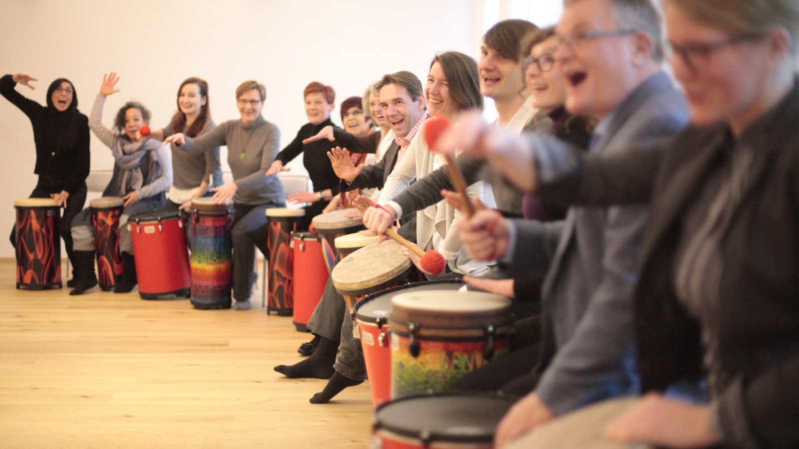 Heavy Drumming mit Ricarda bei Sacred Gongs in Stuttgart